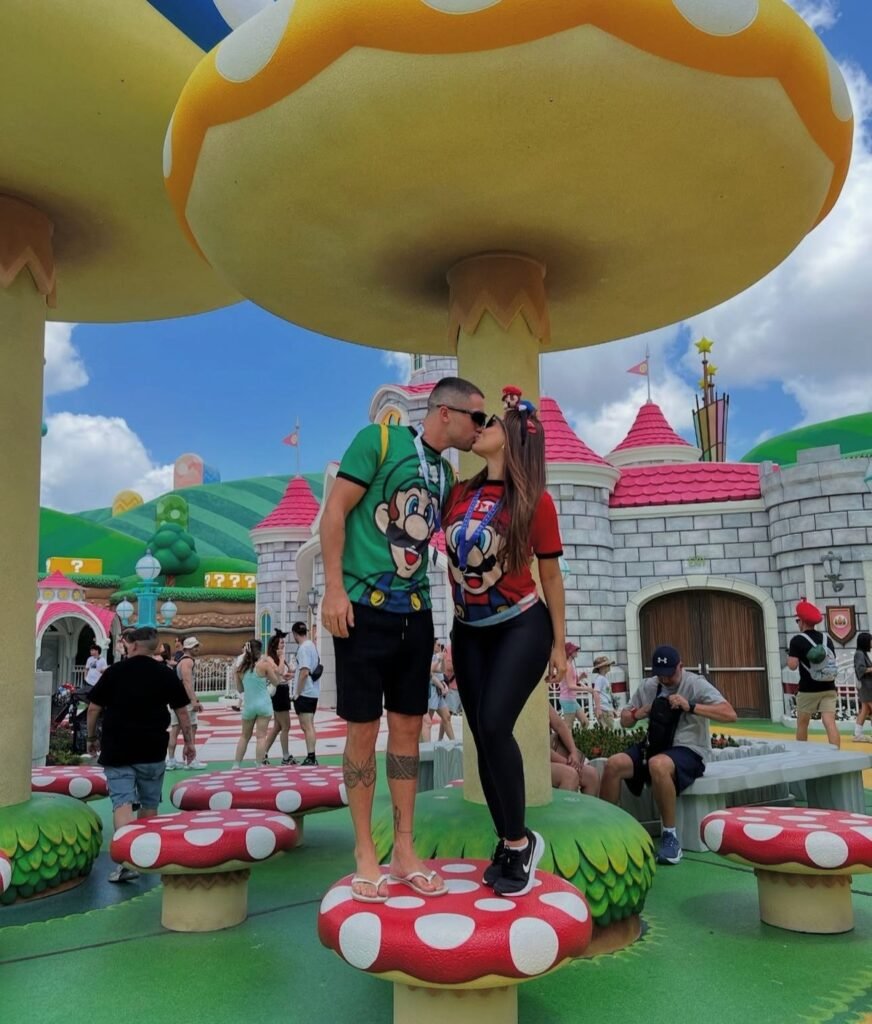 Lexa e Ricardo Vianna conhecem o novo parque da Universal | Celebridades