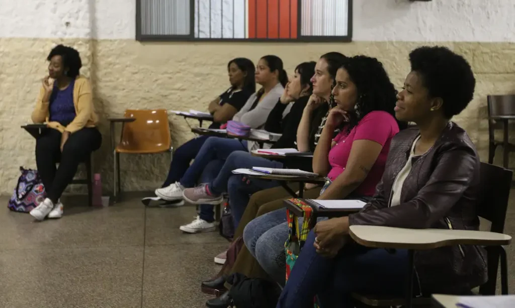 Cursinho popular tem até 6 de maio para inscrição em programa do MEC — Agência Gov