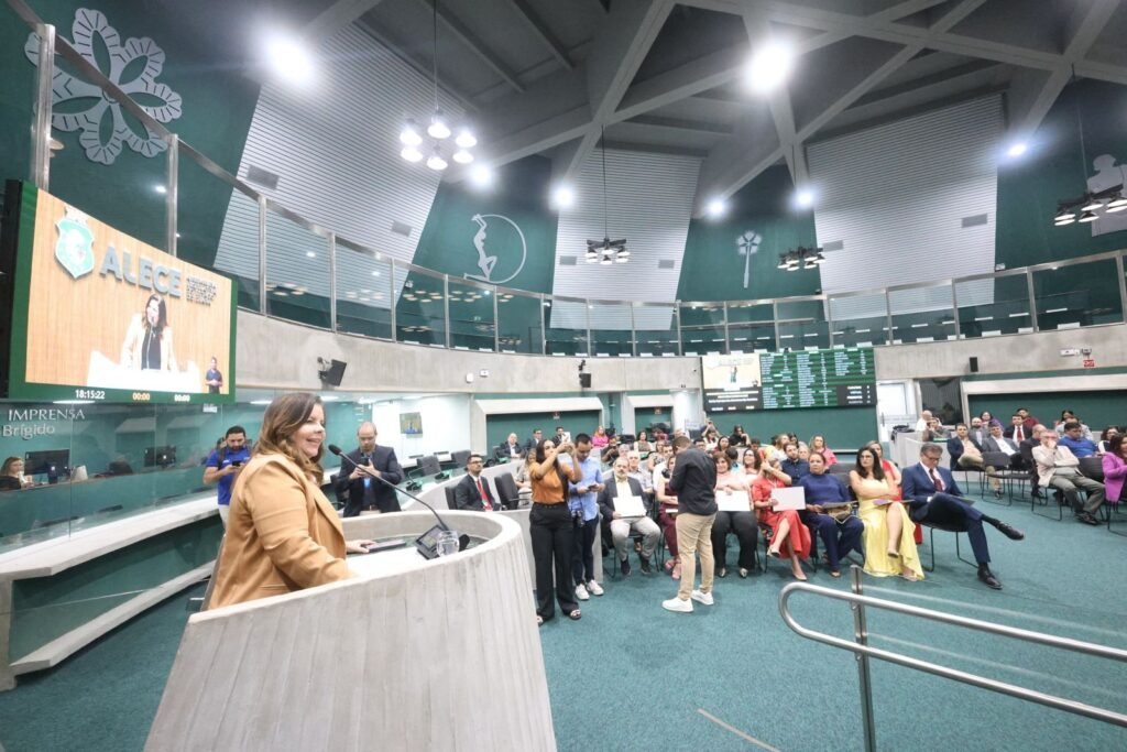 Empresas e profissionais do setor de eventos são homenageados na Alece