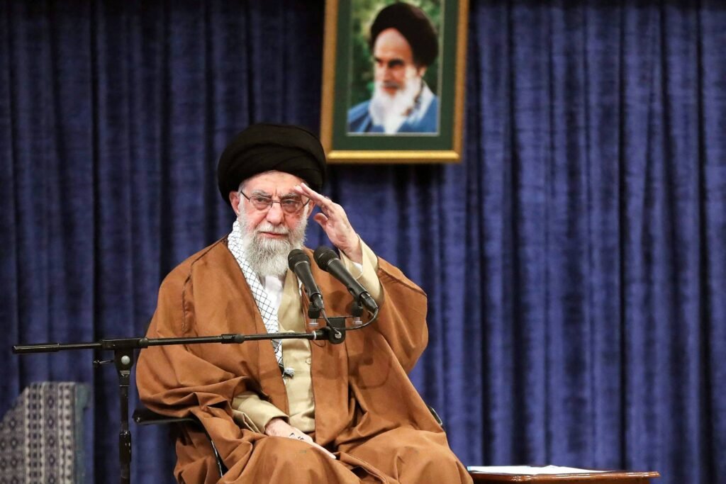 O líder supremo do Irã, aiatolá Ali Khamenei, durante fala a membros da Força Aérea iraniana, em Teerã, em 7 de fevereiro de 2025
