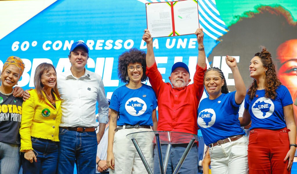 Lula sanciona lei que destina recurso do Fundo Social para assistência estudantil — Agência Gov