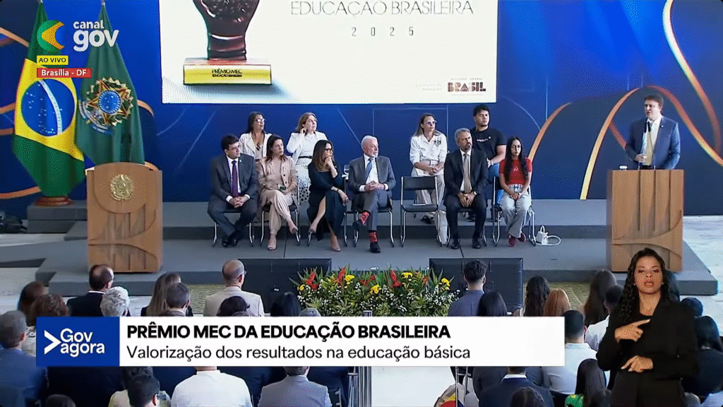 Estudantes, escolas, estados e municípios recebem o Prêmio MEC em cerimônia no Planalto — Agência Gov