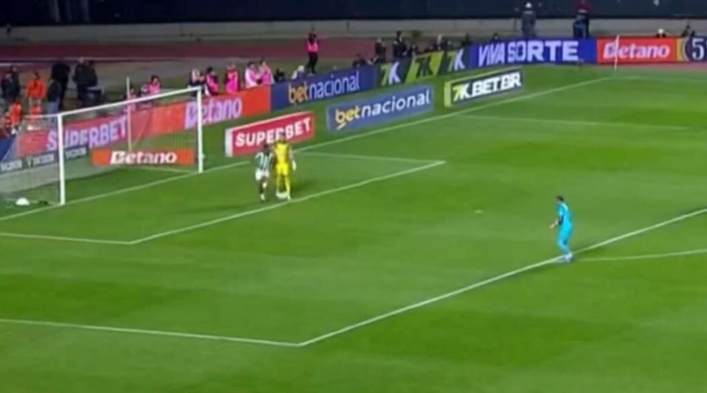 Ex-Ceará protagoniza lance bizarro com Neymar em jogo da Série A; veja vídeo - Jogada