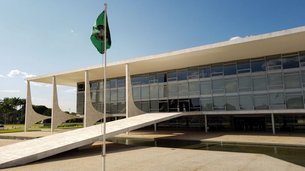 Governo revela detalhes de app de comunicação interna que vai substituir WhatsApp