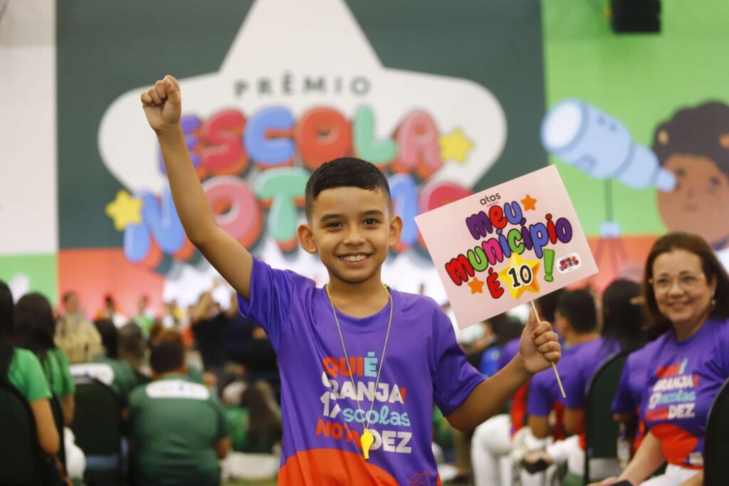 Prêmio Escola Nota 10: Governo do Ceará entrega 434 premiações para escolas públicas