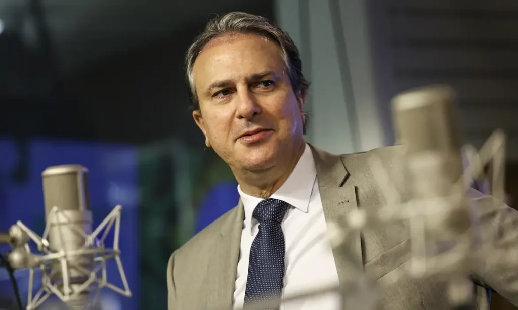 Camilo Santana diz que programas do MEC estimulam formação permanente dos professores — Agência Gov