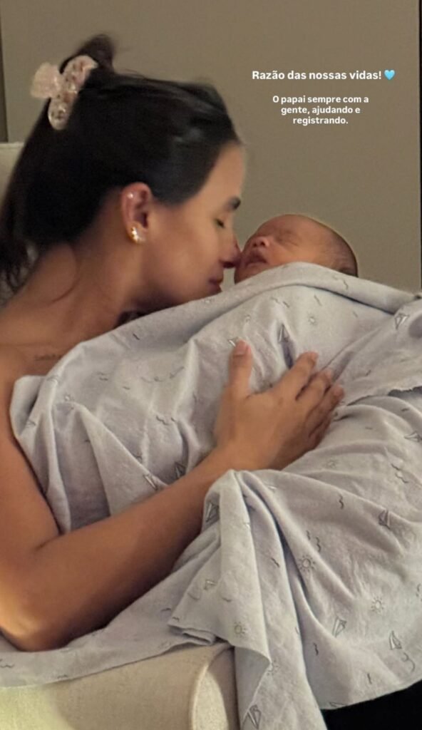 Carol Peixinho se declara para o primeiro filho, Bento: 'Razão das nossas vidas'