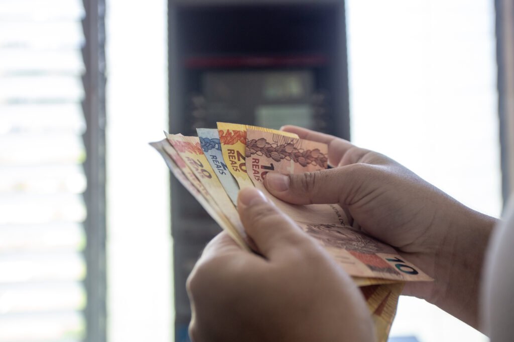 13º dos servidores do Ceará e salário de dezembro serão antecipados neste mês