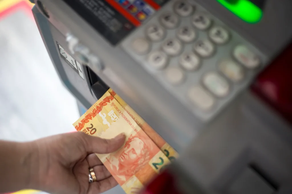 Dinheiro na Mão: Governo do Ceará lança programa de crédito sem juros nesta quinta (11)