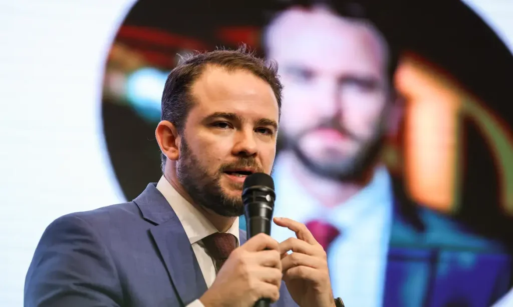 Lula confirma Durigan na Fazenda após saída de Haddad para disputar eleições