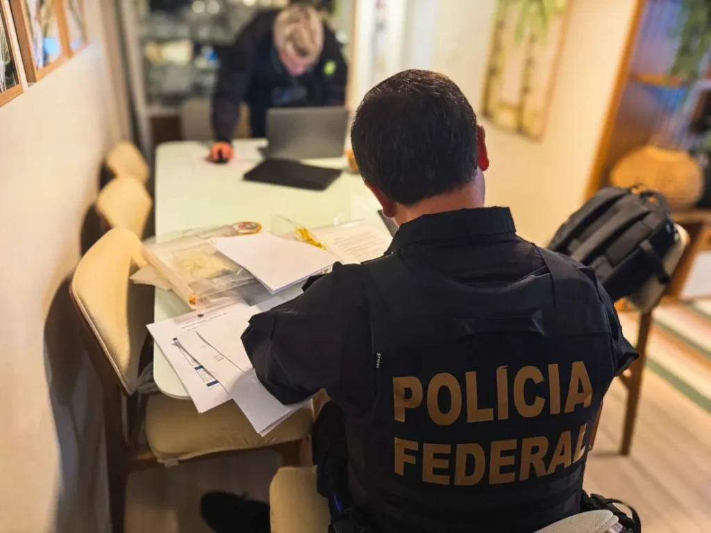 Grupo comandado por Vorcaro invadiu sistemas restritos da PF, MPF, FBI e Interpol