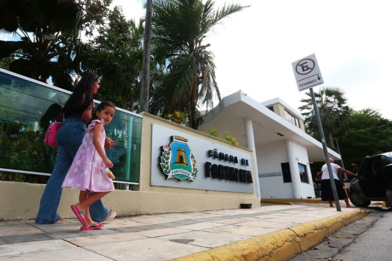 Câmara de Fortaleza celebra 300 anos com sessão solene e homenagens a ex-presidentes