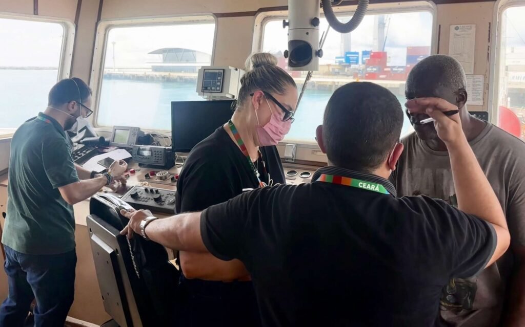 Governo do Ceará realiza atendimento humanizado para tripulação de navio africano que estava à deriva