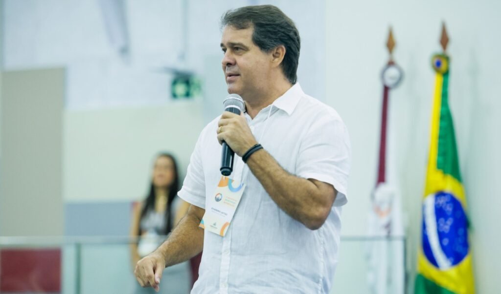 Prefeito Evandro Leitão anuncia Pé-de-Meia municipal para alunos do 9º ano em Fortaleza