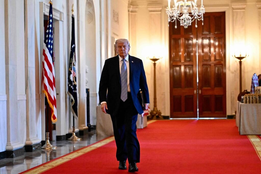 Trump acusa papa Leão 14 de colocar católicos em risco - 05/05/2026 - Mundo