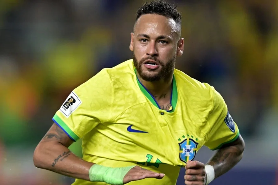 Médico da Seleção confirma lesão muscular de Neymar e acende alerta para estreia do Brasil na Copa