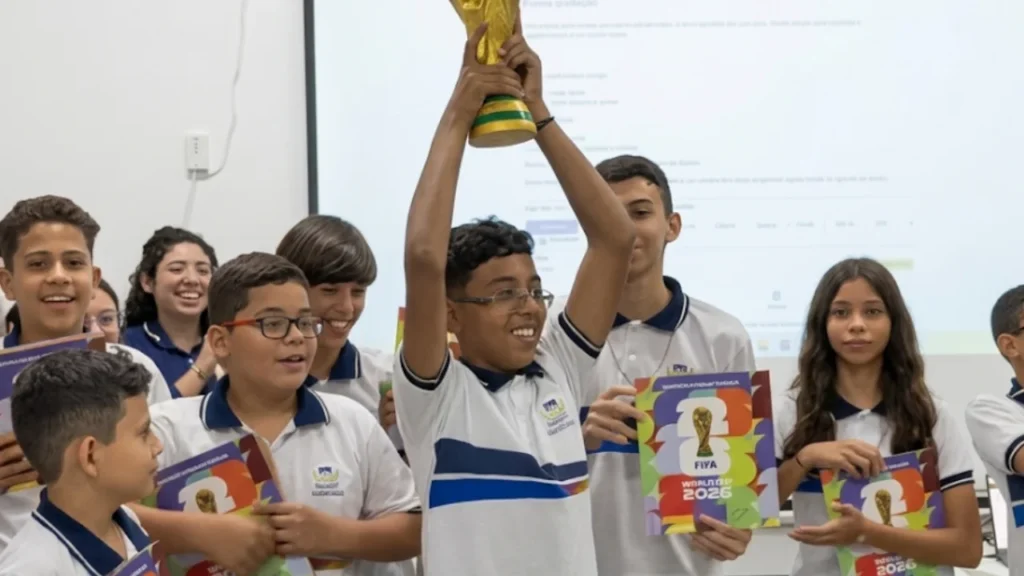 Estudantes de escola pública de Quixadá criam aplicativo para troca de figurinhas da Copa do Mundo