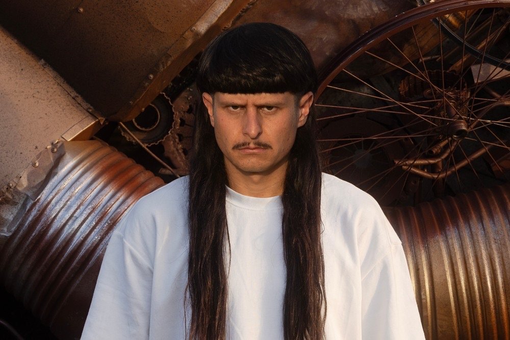 Cantor Oliver Tree, morto em acidente aéreo no Rio, visitava o Brasil pela primeira vez