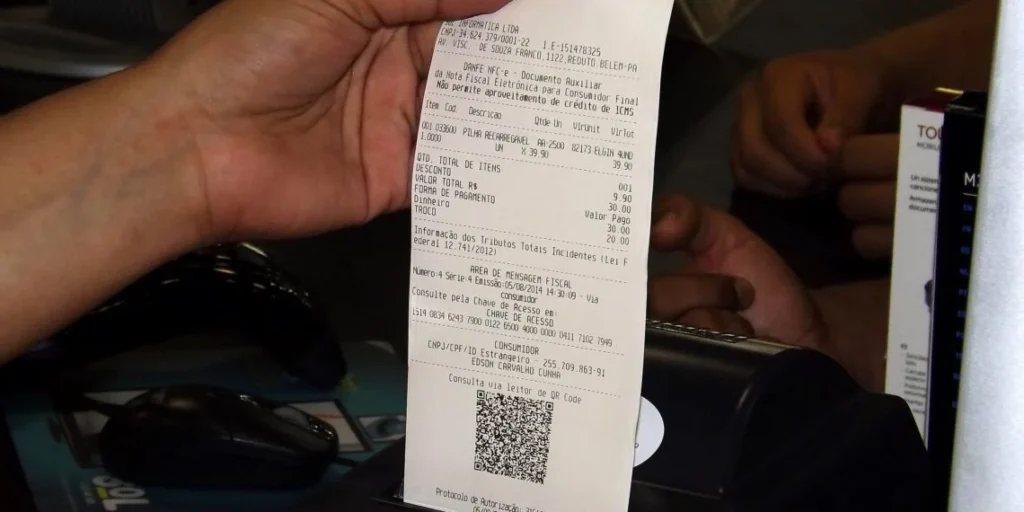 Pesquisa da UFC detecta substância tóxica em comprovantes e recibos usados no Brasil