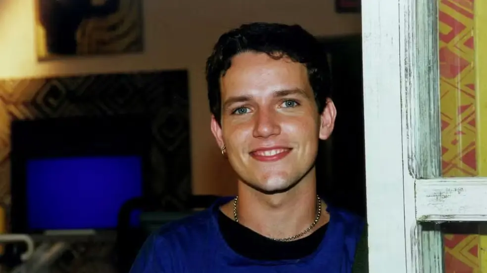 Morre Edward Boggiss, ator de “Malhação” e “Sandy & Junior”, aos 49 anos
