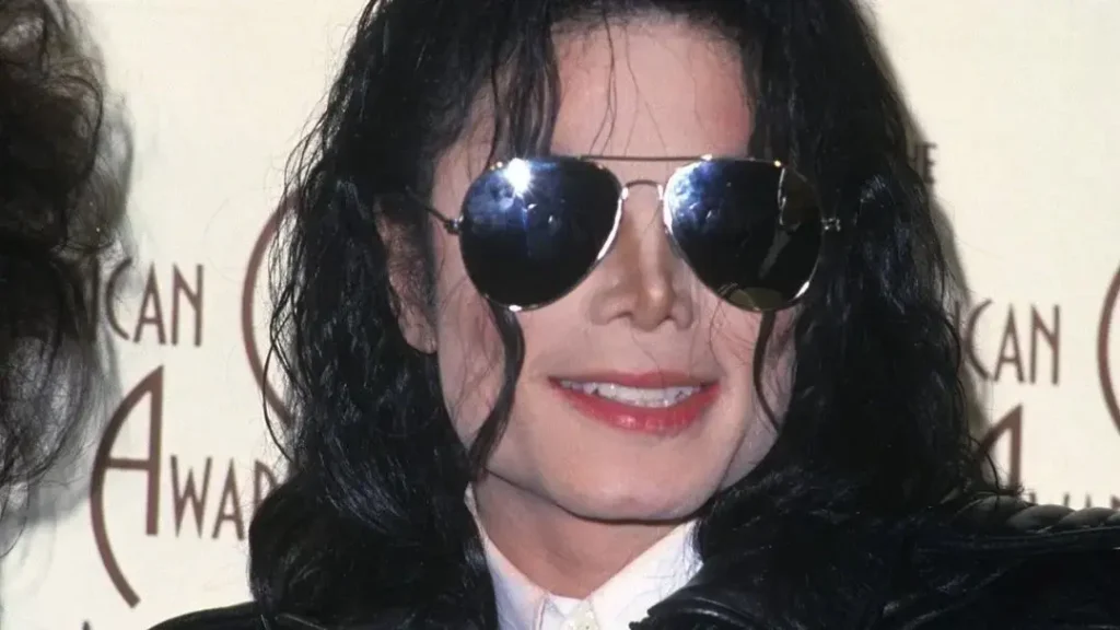 Filhos de Michael Jackson travam disputa judicial por herança bilionária