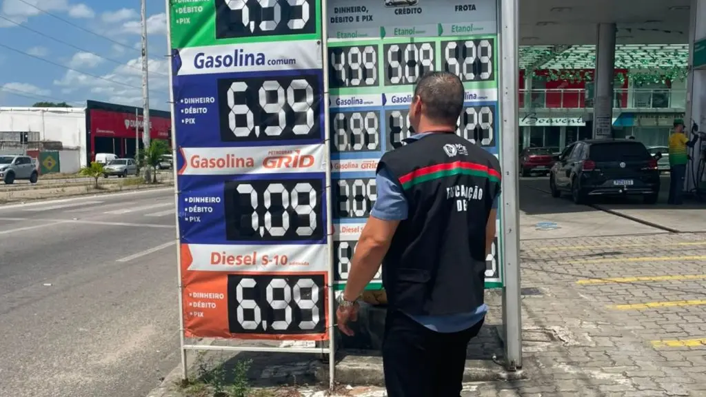 Decon notifica 64 postos após aumento nos preços dos combustíveis em Fortaleza