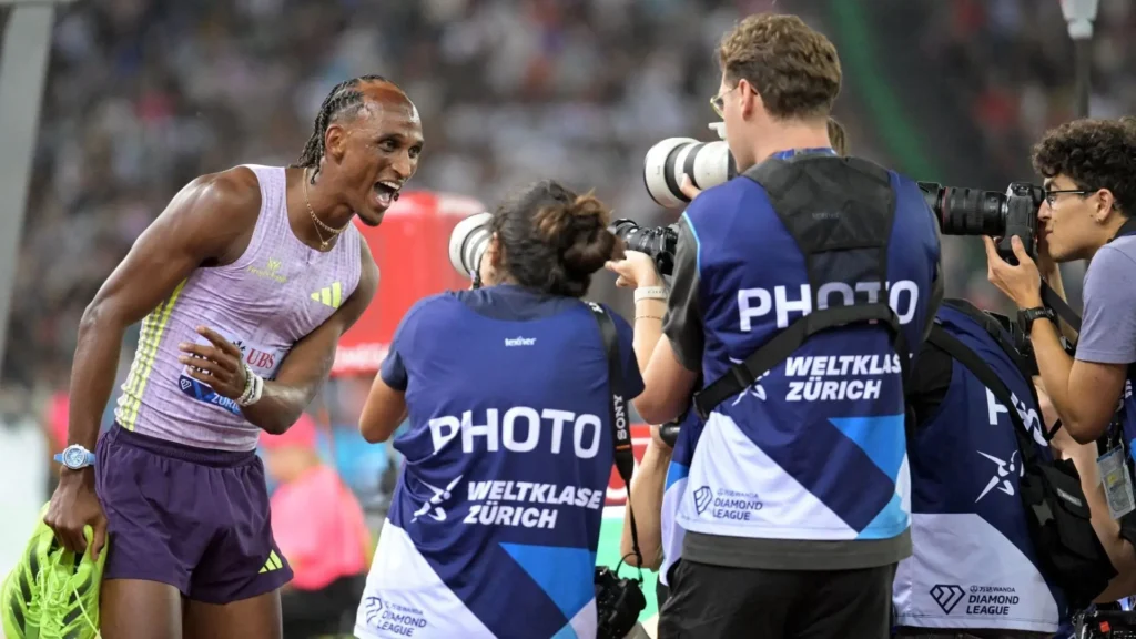 Alison dos Santos quebra recorde mundial e recoloca Brasil no topo do atletismo após 28 anos