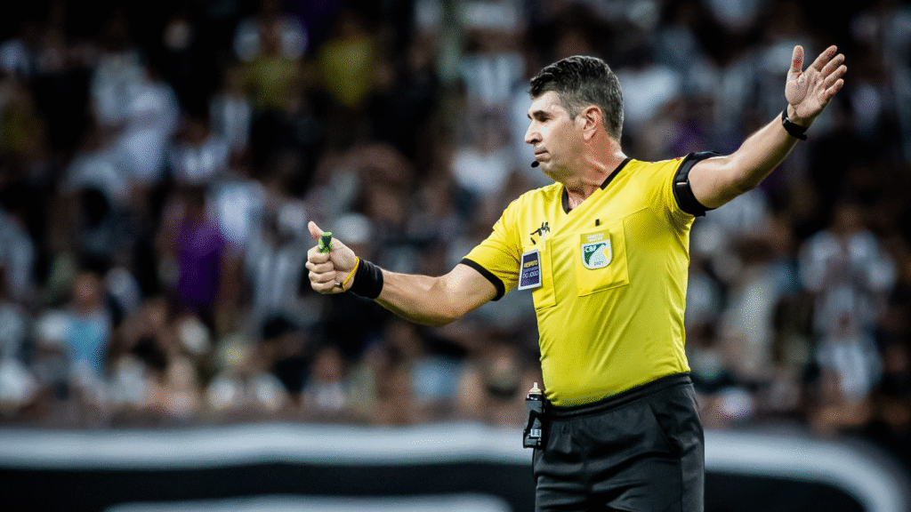 Marcelo de Lima Henrique se despede da arbitragem em Clássico-Rei pela Série B