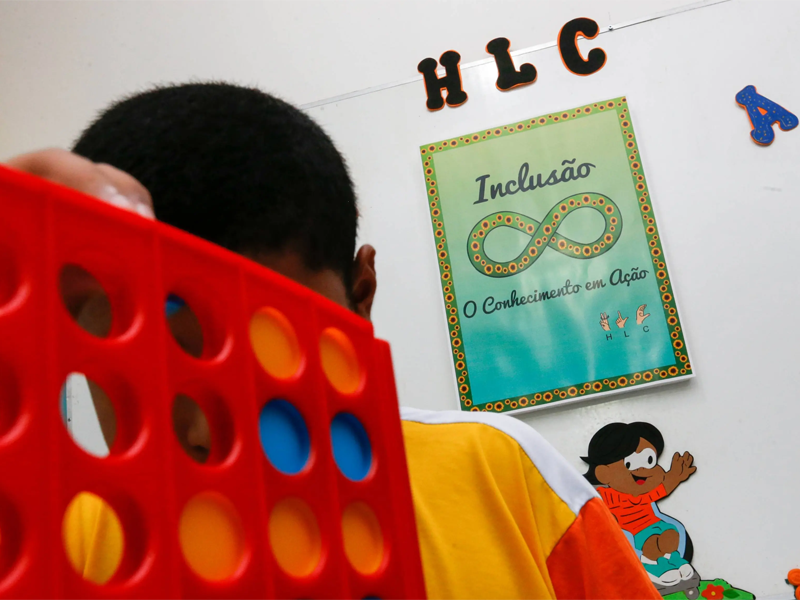 Escolas públicas do Ceará têm mais salas de recursos e profissionais de apoio a PcD que particulares, aponta IBGE