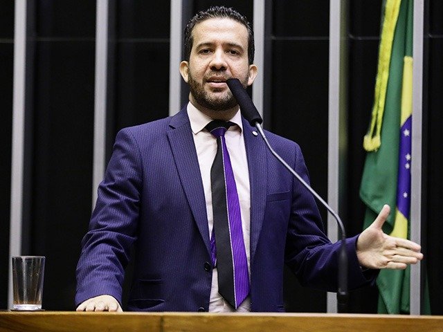 André Janones é internado em UTI após episódio de arritmia cardíaca