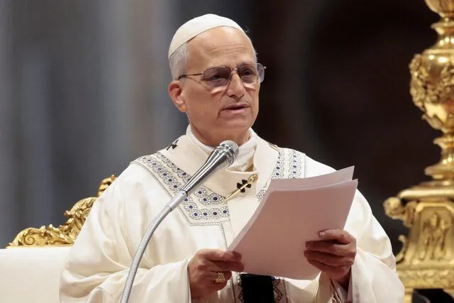 Papa Leão XIV deve ser internado na manhã de terça-feira, diz Vaticano