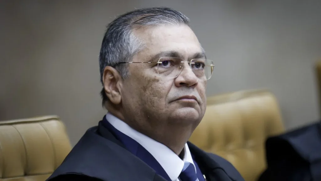 Dino manda PF investigar possível interferência estrangeira nas eleições